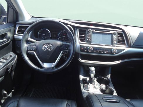 Used 2017 Toyota Highlander XLE image 13