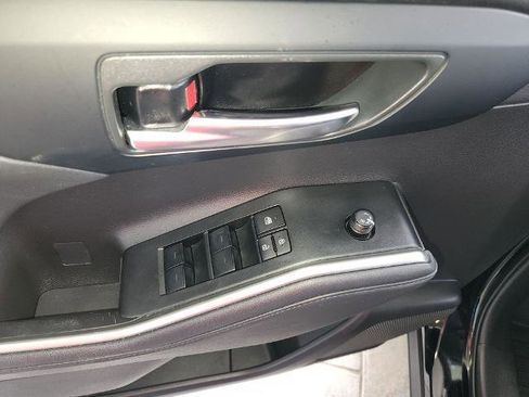 Used 2024 Toyota Highlander XLE FWD image 30