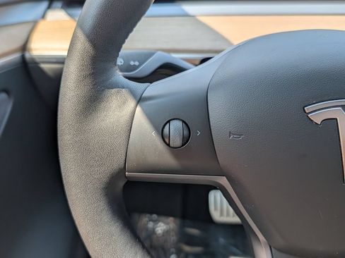 Used 2022 Tesla Model Y Performance AWD/4WD image 24