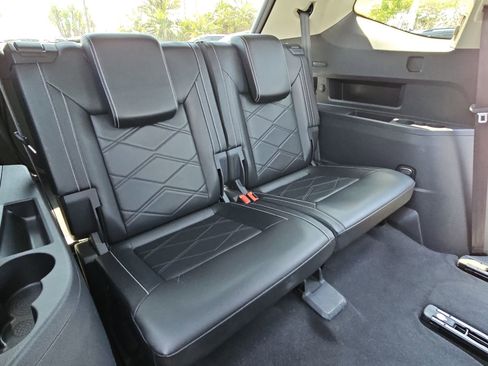 Used 2024 Volkswagen Atlas SE FWD image 12