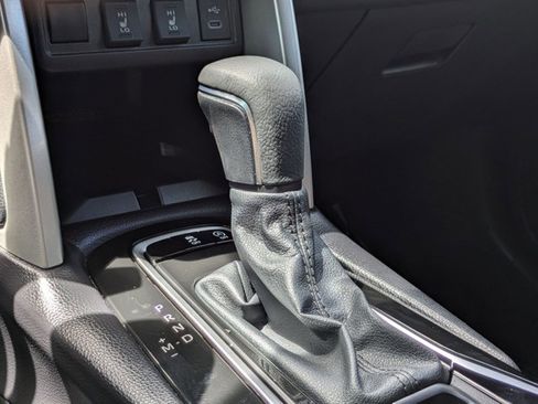 Used 2025 Toyota Corolla Cross XLE w/ Convenience Package image 15