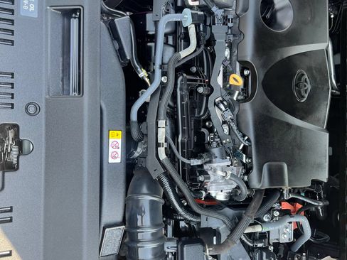 Used 2025 Toyota Camry LE FWD image 32