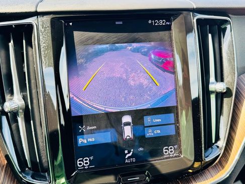 Used 2021 Volvo XC60 T5 Momentum w/ Protection Package Premier image 21