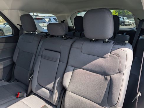 Used 2025 Ford Explorer Active RWD image 17