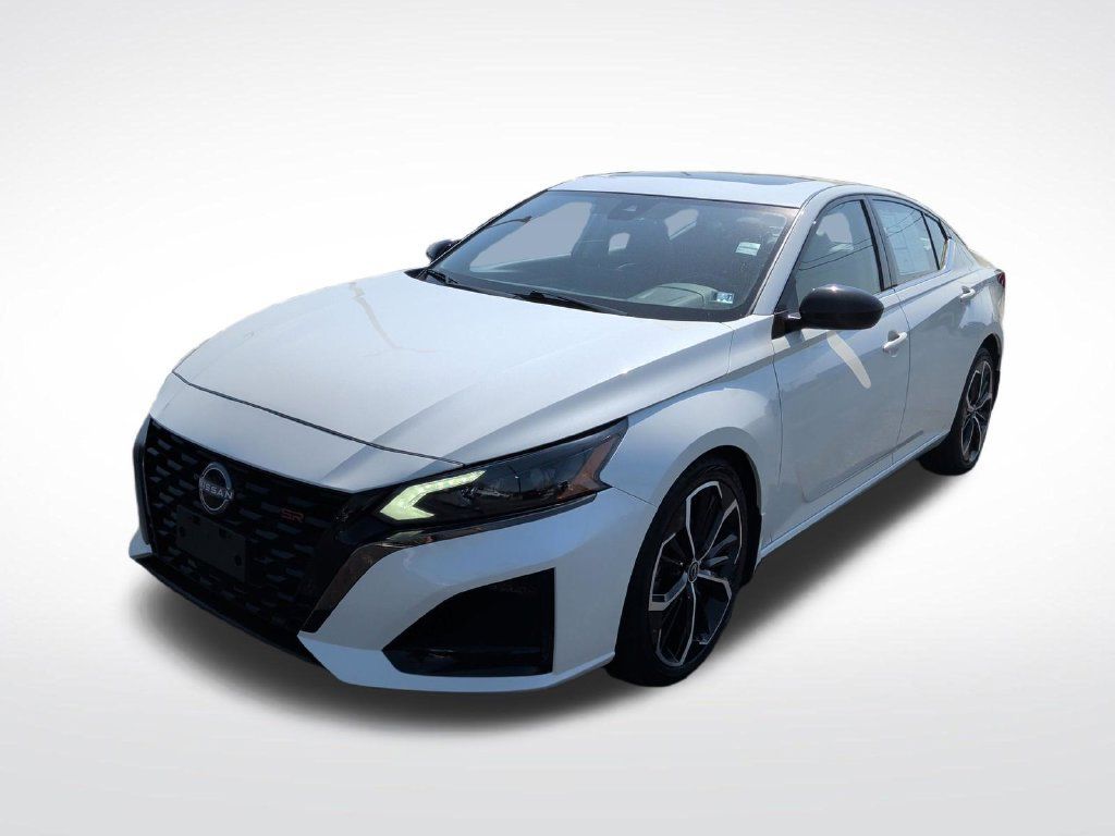 Used 2023 Nissan Altima 2.5 SR w/ SR Premium Package AWD/4WD image 3