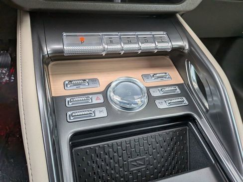 New 2025 Lincoln Nautilus Reserve image 24