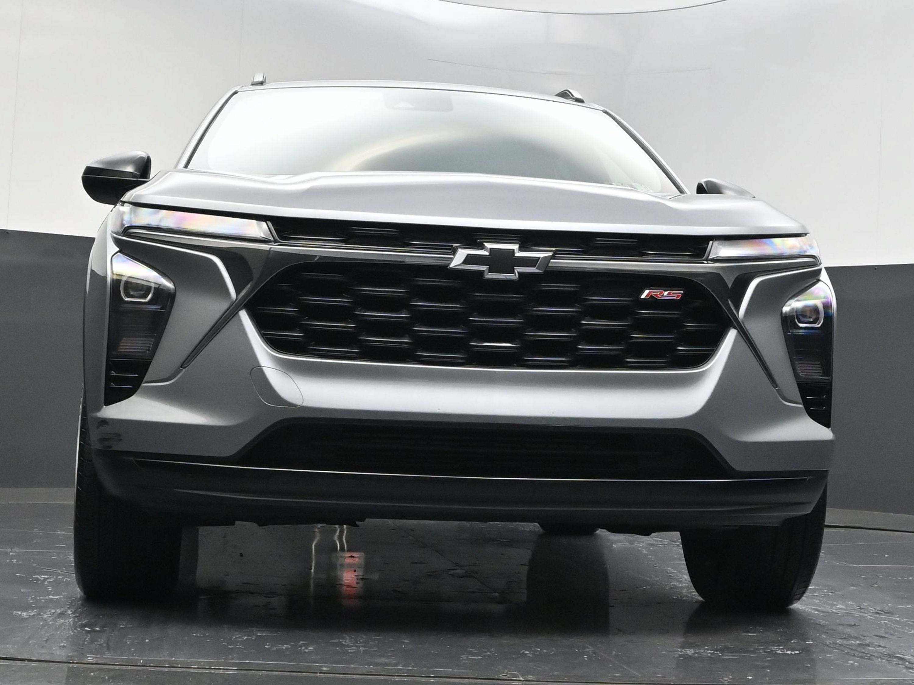 Used 2025 Chevrolet Trax RS w/ Sunroof Package FWD image 39