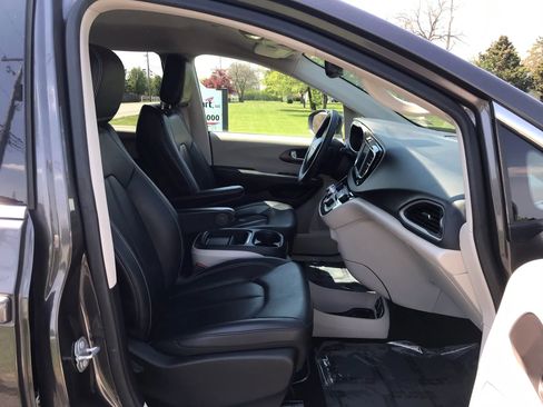 Used 2021 Chrysler Voyager Lxi FWD image 46