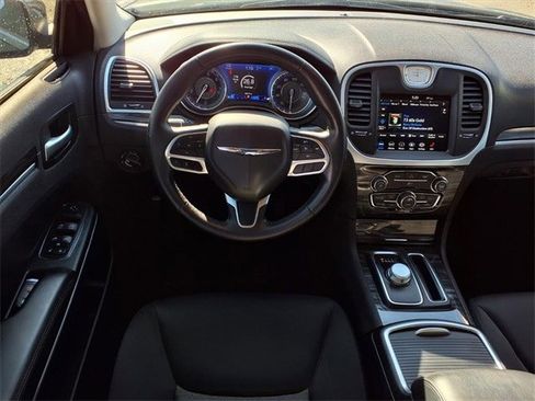 Used 2019 Chrysler 300 Touring image 12