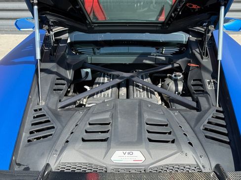 Used 2021 Lamborghini Huracan EVO RWD image 44