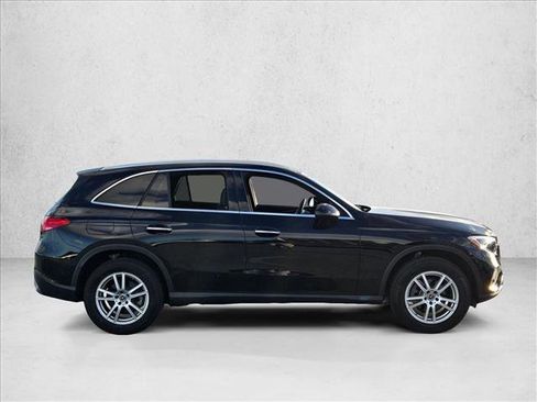 Used 2025 Mercedes-Benz GLC 300 image 4