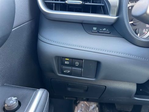 Used 2024 Toyota Highlander LE image 25