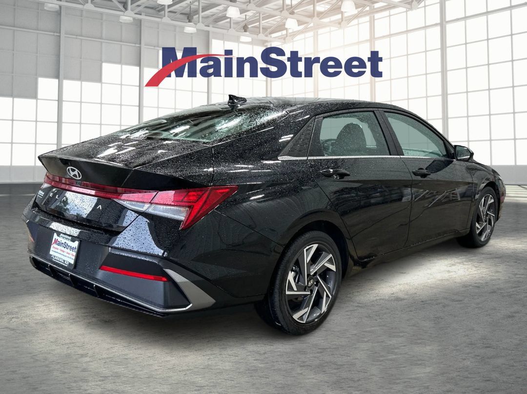 Used 2025 Hyundai Elantra SEL FWD image 5