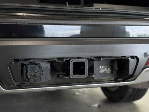 Used 2019 Ford Explorer XLT w/ Equipment Group 201A AWD/4WD image 35