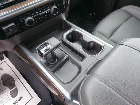 Used 2024 Chevrolet Silverado 1500 LT Trail Boss w/ Convenience Package II image 24