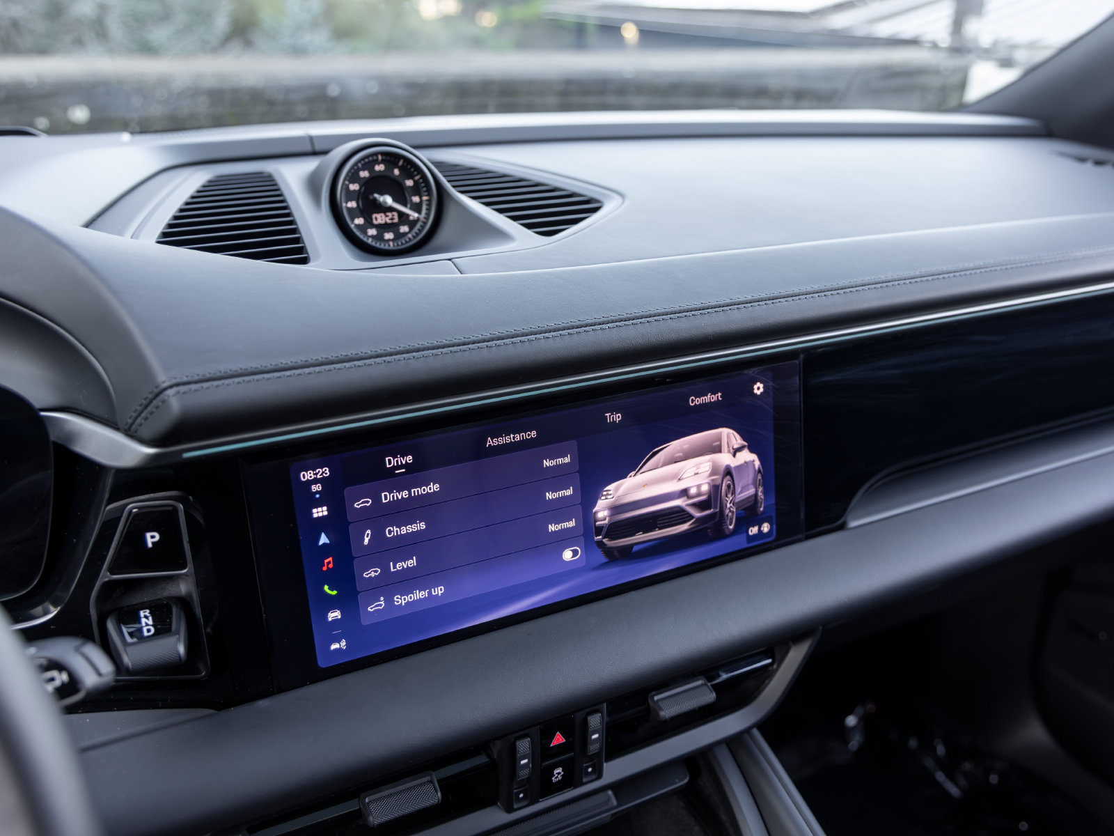 Certified 2025 Porsche Macan 4S Electric AWD/4WD image 38