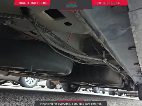 Used 2013 Chrysler Town & Country Touring FWD image 22