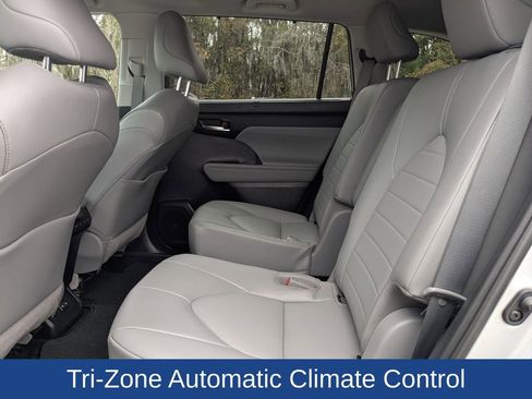 Used 2022 Toyota Highlander XLE image 16