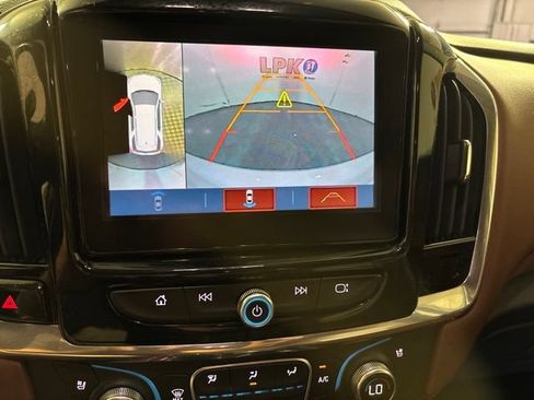 Used 2018 Chevrolet Traverse High Country AWD/4WD image 32