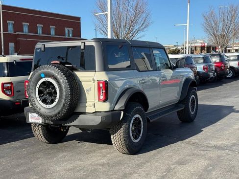 New 2025 Ford Bronco Outer Banks w/ Sasquatch Package image 3