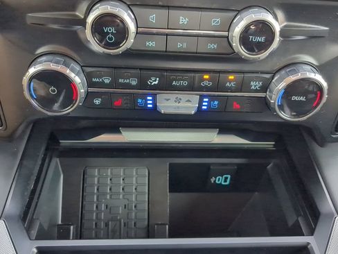 Used 2024 Ford F350 Platinum image 31