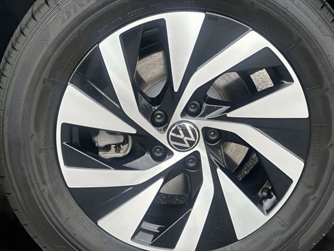 New 2026 Volkswagen Tiguan S image 10