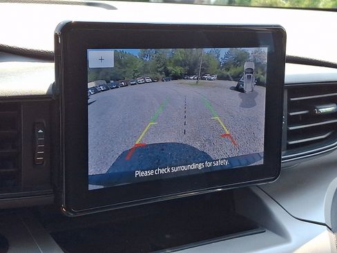 Used 2023 Ford Explorer XLT AWD/4WD image 18