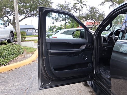 Used 2018 Ford Expedition XLT w/ Equipment Group 201A image 19