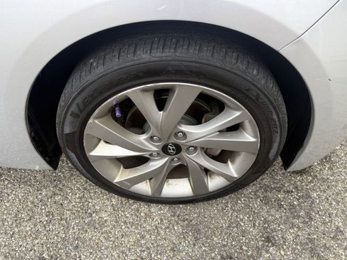 Used 2017 Hyundai Veloster image 22