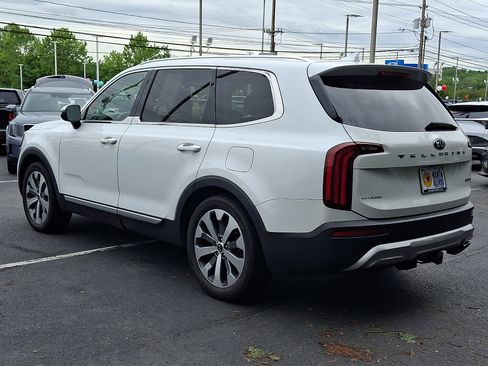 Used 2020 Kia Telluride EX w/ EX Premium Package FWD image 3