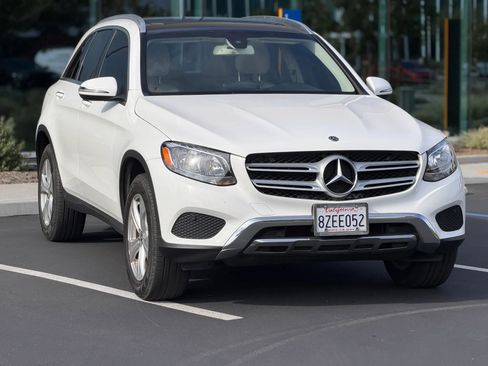 Used 2018 Mercedes-Benz GLC 300 4MATIC image 1