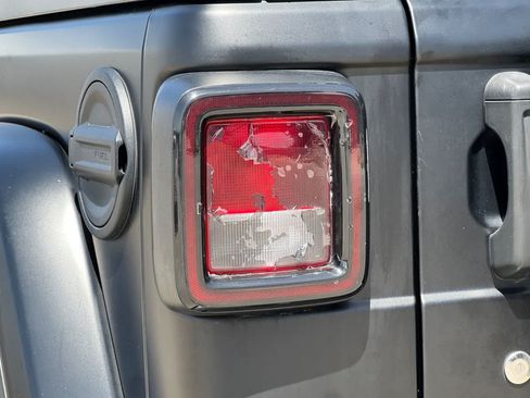 Used 2019 Jeep Wrangler Unlimited Sahara AWD/4WD image 35