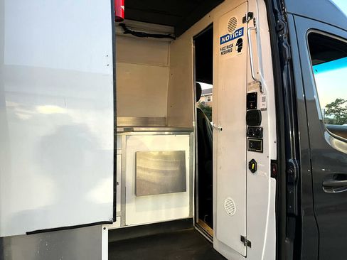 Used 2020 Mercedes-Benz Sprinter 4500 image 25
