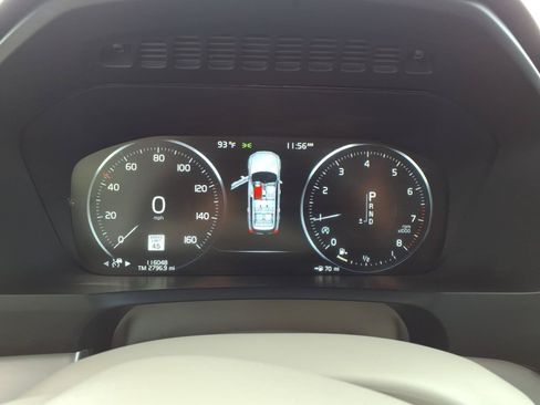 Used 2018 Volvo XC90 T6 Momentum w/ Convenience Package AWD/4WD image 6