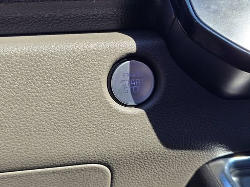 Certified 2025 Kia Carnival SX FWD image 25