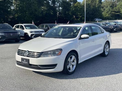 Used 2013 Volkswagen Passat TDI SE FWD image 3