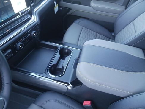 New 2026 Chevrolet Silverado 2500 ZR2 image 11