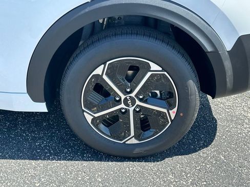 New 2025 Kia Niro EX image 34