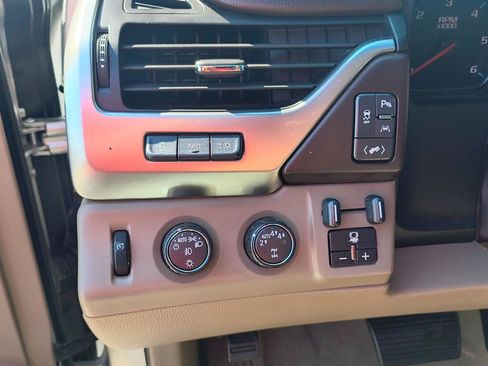 Used 2018 Chevrolet Tahoe Premier AWD/4WD image 14