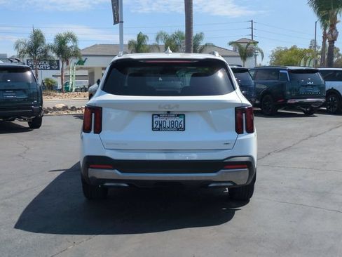 Certified 2025 Kia Sorento EX w/ EX Panoramic Sunroof Package AWD/4WD image 4