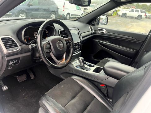 Used 2019 Jeep Grand Cherokee Altitude image 10