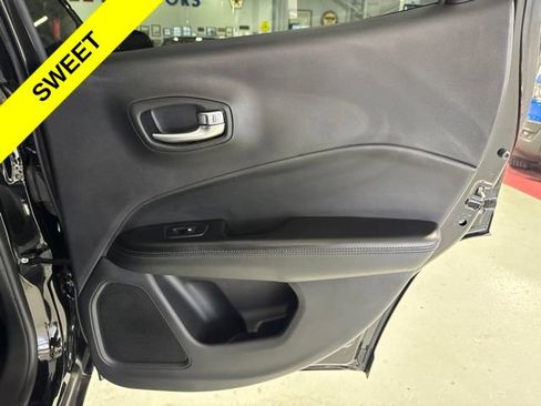 Used 2021 Jeep Compass Latitude AWD/4WD image 32