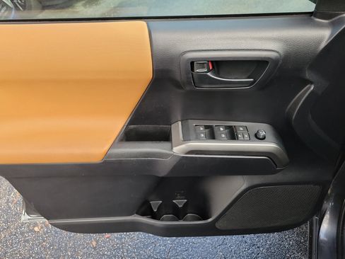 Used 2020 Toyota Tacoma SR5 image 18