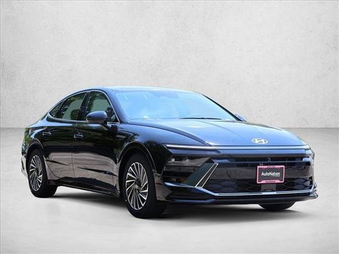 New 2026 Hyundai Sonata Limited FWD image 3