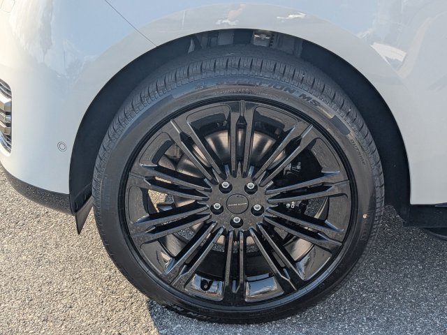 New 2026 Land Rover Range Rover Long Wheelbase SE AWD/4WD image 11