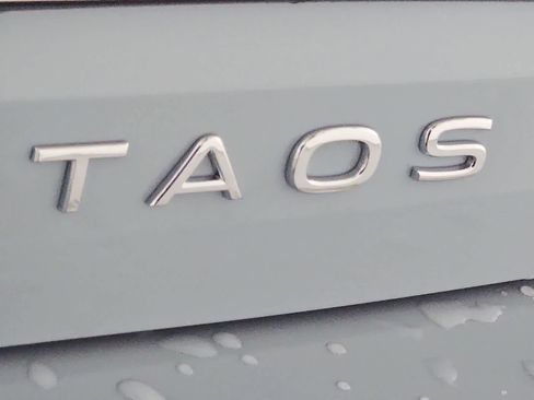 New 2026 Volkswagen Taos SE FWD image 12