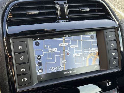 Used 2017 Jaguar XE Premium image 20