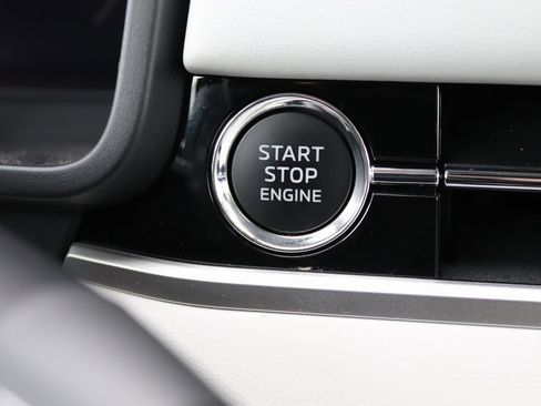 Used 2025 Mitsubishi Outlander AWD image 8