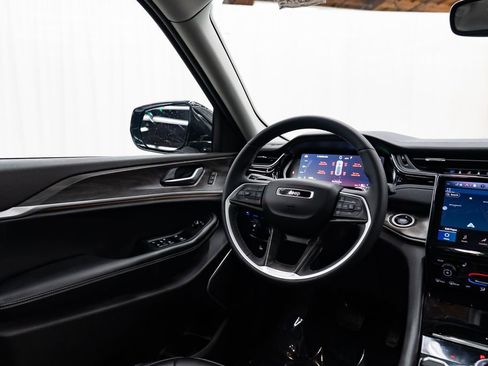 Used 2023 Jeep Grand Cherokee 4WD 4xe image 12