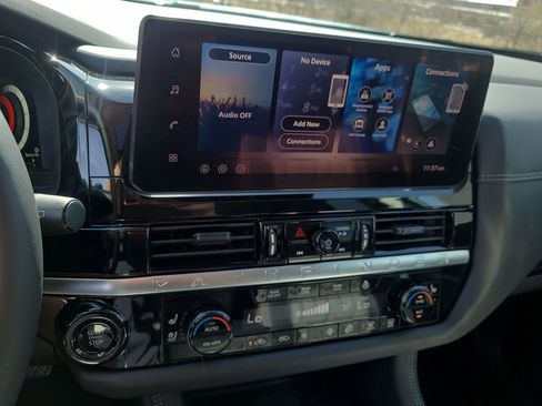 New 2026 Nissan Pathfinder Platinum image 18